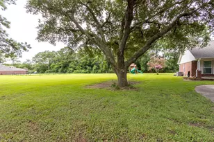 655 Avenue L, Dickinson, TX 77539 - Photo 3