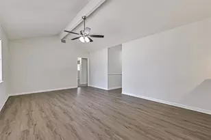 117 Dallas St, Angleton, TX 77515 - Photo 9