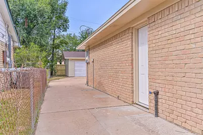 117 Dallas Street, Angleton, TX 77515 - Photo 3