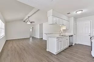 117 Dallas St, Angleton, TX 77515 - Photo 13
