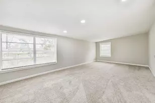 821 Robertson St, Clute, TX 77531 - Photo 7