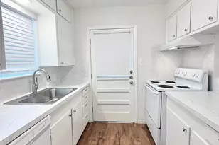 500 Willow Dr, Lake Jackson, TX 77566 - Photo 7