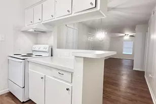 500 Willow Dr, Lake Jackson, TX 77566 - Photo 9