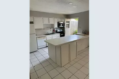 7945 Kendalia Drive, Houston, TX 77036 - Photo 3