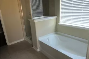 19107 Hemington Cir, Tomball, TX 77375 - Photo 5