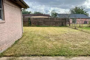 12819 Claygate Dr, Houston, TX 77047 - Photo 11