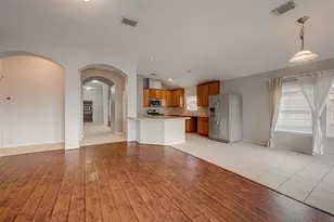 1807 Hidden Breeze Dr, Houston, TX 77049 - Photo 19