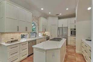 66 S Castlegreen Cir, The Woodlands, TX 77381 - Photo 17