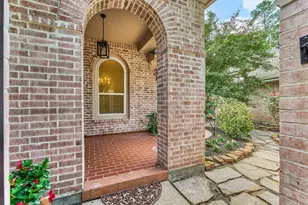 66 S Castlegreen Cir, The Woodlands, TX 77381 - Photo 3