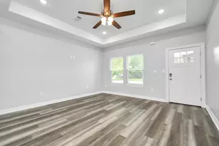 701 S Morgan St, Angleton, TX 77515 - Photo 7