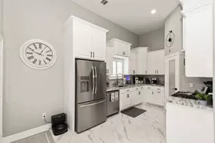 602 E Main St, La Porte, TX 77571 - Photo 25