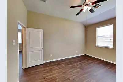 2324 Shady Tree Lane, Conroe, TX 77301 - Photo 9