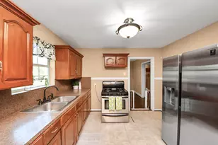 418 Forrest St, Baytown, TX 77520 - Photo 5