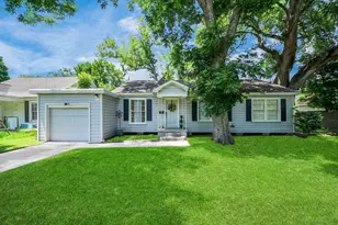 418 Forrest St, Baytown, TX 77520 - Photo 1