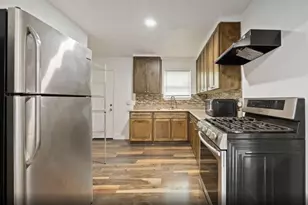 6043 Lyndhurst Dr, Houston, TX 77033 - Photo 9