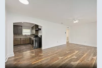 6043 Lyndhurst Drive, Houston, TX 77033 - Photo 13