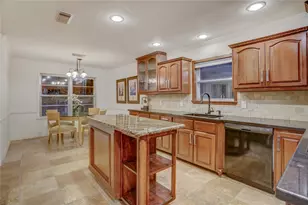 4311 McDermed Dr, Houston, TX 77035 - Photo 9