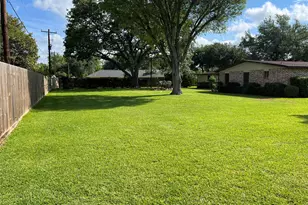 103 Greenbriar Dr, Wharton, TX 77488 - Photo 11