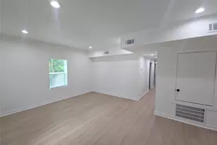8101 Venus St, Houston, TX 77088 - Photo 3