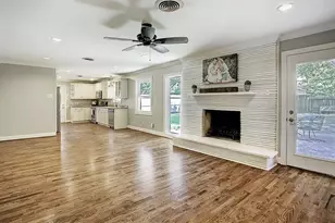 10302 Oak Point Dr, Houston, TX 77043 - Photo 17