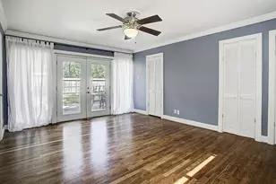 10302 Oak Point Dr, Houston, TX 77043 - Photo 11