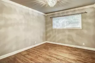 10302 Oak Point Dr, Houston, TX 77043 - Photo 13
