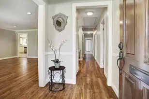 10302 Oak Point Dr, Houston, TX 77043 - Photo 5