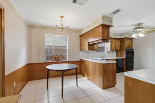 1111 Cheshire Ln, Houston, TX 77018 - Photo 9