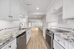 10139 E Kemp Forest Dr, Houston, TX 77080 - Photo 9