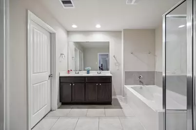 7542 Highland Chase Drive, Richmond, TX 77407 - Photo 11