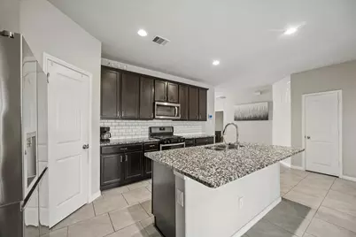 7542 Highland Chase Drive, Richmond, TX 77407 - Photo 9