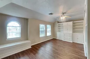 26887 Castlecliff Ln, Kingwood, TX 77339 - Photo 9