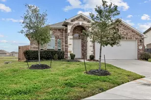 689 Forest Bend Ln, La Marque, TX 77568 - Photo 1