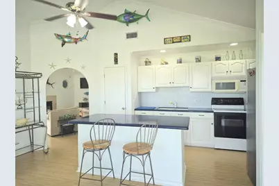 953 Sea Breeze, Crystal Beach, TX 77650 - Photo 5