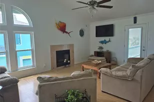 953 Sea Breeze, Crystal Beach, TX 77650 - Photo 3
