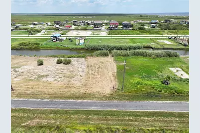 1102 Pennington Street, Gilchrist, TX 77617 - Photo 3