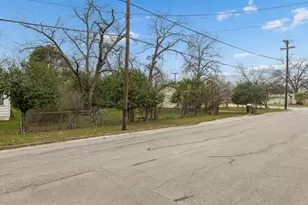 220 S Live Oak Ave, New Braunfels, TX 78130 - Photo 9