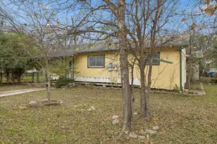 220 S Live Oak Ave, New Braunfels, TX 78130 - Photo 5