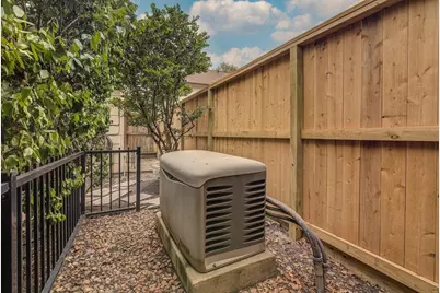 3002 Shadowdale Drive, Houston, TX 77043 - Photo 35