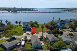 1618 Bayou Shore Dr, Galveston, TX 77551 - Photo 3