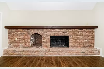 5843 S Braeswood Boulevard, Houston, TX 77096 - Photo 15