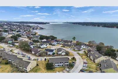 174 April Point Drive S, Conroe, TX 77356 - Photo 5