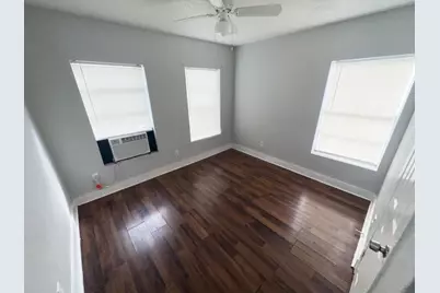 2711 Avenue K, Galveston, TX 77550 - Photo 9