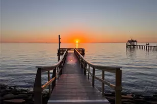 415 Avenue I, Dickinson, TX 77539 - Photo 5