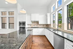 911 Queen Annes Rd, Houston, TX 77024 - Photo 17