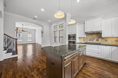 911 Queen Annes Road, Houston, TX 77024 - Photo 19