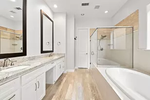 911 Queen Annes Rd, Houston, TX 77024 - Photo 25