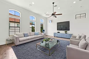 911 Queen Annes Rd, Houston, TX 77024 - Photo 11
