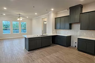3905 Peacock Isle Dr, Dickinson, TX 77539 - Photo 3