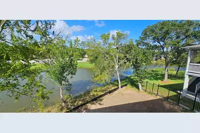 3905 Peacock Isle Drive, Dickinson, TX 77539 - Photo 7